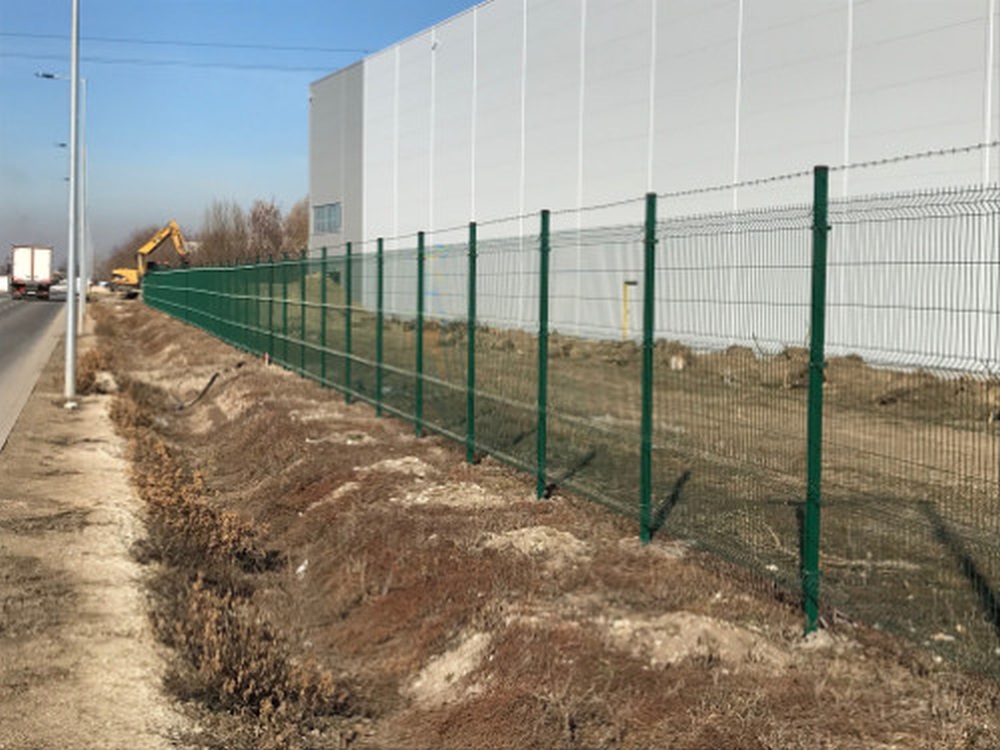 3D RAL6005 zöld kerítésrendszer szögesdróttal Üllő, Pest megye Közép-Magyarország II_01