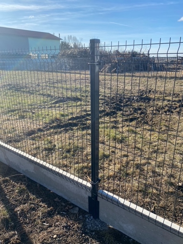 3D RAL7016 antracit keritesrendszer betonlábazattal Szolnok iparterület Észak-Alföld